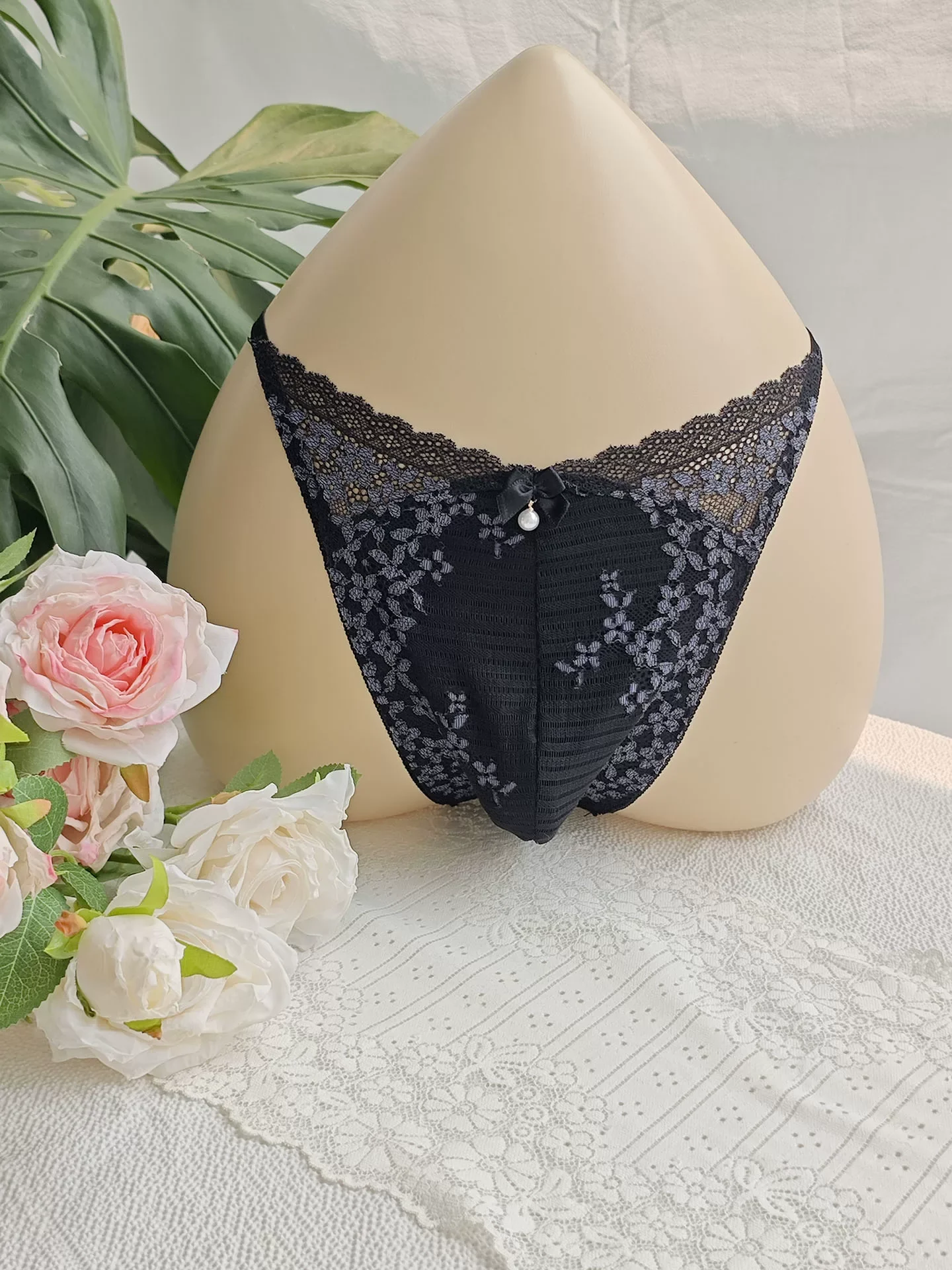 Мужские трусы-брифы из черного – обзор и цена Embroidery Embellishments